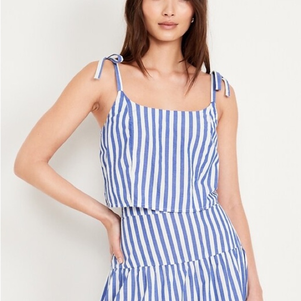 NWT Old Navy Blue and White Striped Sleeveless Crop Top